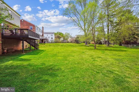 Exterior - 9117 Paddock Ln, Potomac, MD 20854 photo 7 of 17