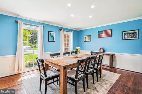 Dining - 9117 Paddock Ln, Potomac, MD 20854 photo 2 of 4