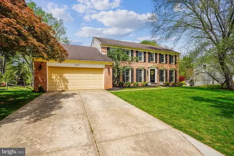 Exterior - 9117 Paddock Ln, Potomac, MD 20854 photo 3 of 17