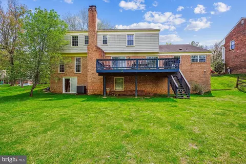 Exterior - 9117 Paddock Ln, Potomac, MD 20854 photo 5 of 17