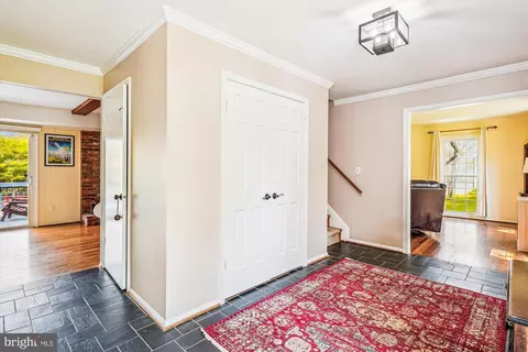 Entry Way - 9117 Paddock Ln, Potomac, MD 20854 photo 2 of 7