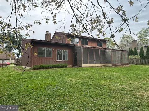 11512 Piney Lodge Rd, Gaithersburg, MD 20878