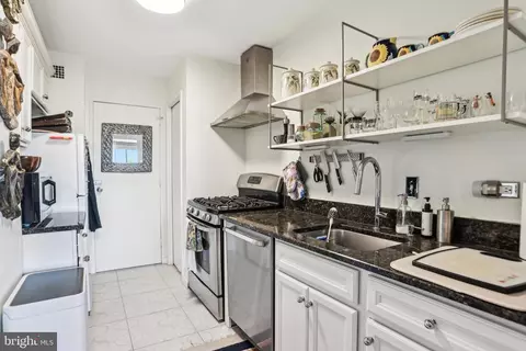 Kitchen - 1900 Lyttonsville Rd #1204, Silver Spring, MD 20910 photo 2 of 4