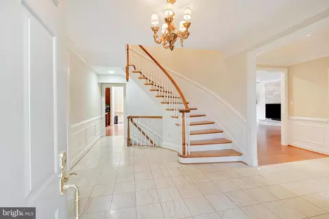 12020 Wetherfield Ln, Potomac, MD 20854 photo 9