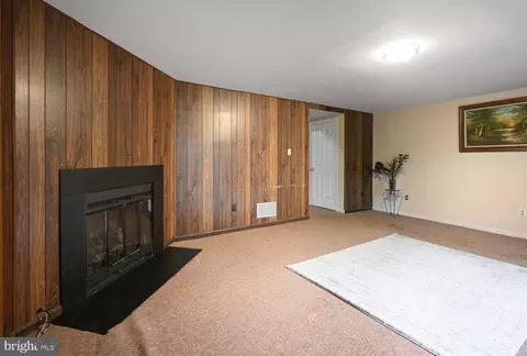 Living - 9023 Ottawa Pl, Silver Spring, MD 20910 photo 5 of 6