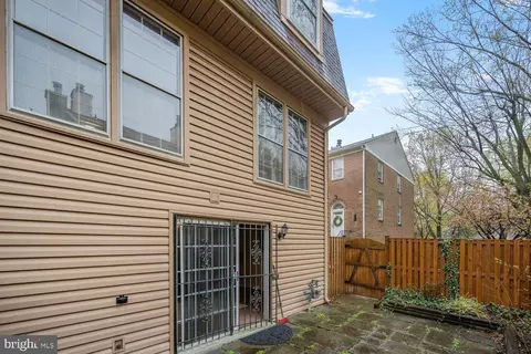 Exterior - 9023 Ottawa Pl, Silver Spring, MD 20910 photo 3 of 3