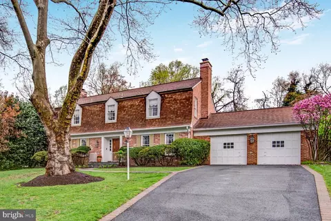 6745 Newbold Dr, Bethesda, MD 20817