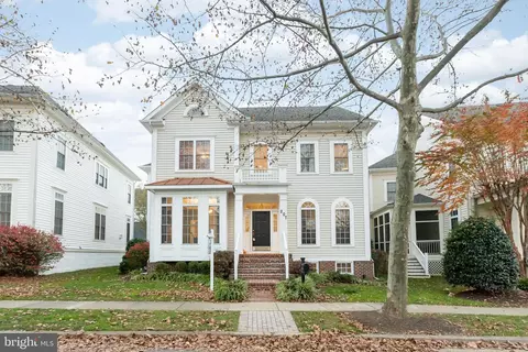 207 Watkins Cir, Rockville, MD 20850