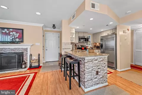 903 Hillside Lake Ter #601, Gaithersburg, MD 20878