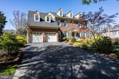 Exterior - 3 Maplecrest Ct, Potomac, MD 20854 photo 3 of 8