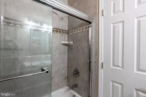 Bath - 3 Maplecrest Ct, Potomac, MD 20854 photo 4 of 6