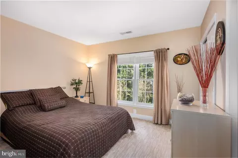 Bedroom - 3 Maplecrest Ct, Potomac, MD 20854 photo 4 of 8