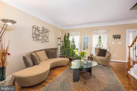 Living - 3 Maplecrest Ct, Potomac, MD 20854 photo 1 of 8