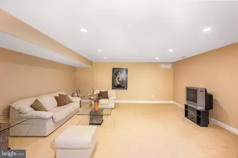 Living - 3 Maplecrest Ct, Potomac, MD 20854 photo 8 of 8