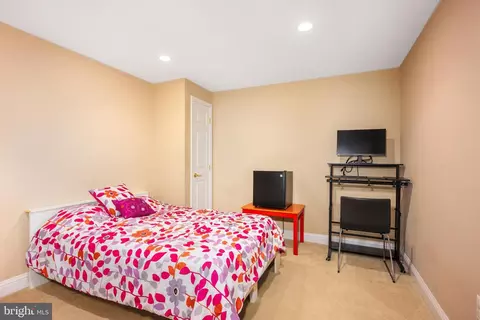 Bedroom - 3 Maplecrest Ct, Potomac, MD 20854 photo 7 of 8