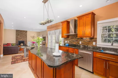 Kitchen - 3 Maplecrest Ct, Potomac, MD 20854 photo 3 of 4
