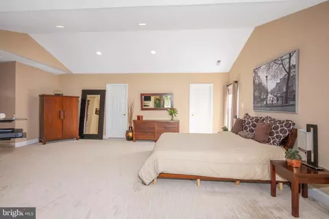 Bedroom - 3 Maplecrest Ct, Potomac, MD 20854 photo 3 of 8