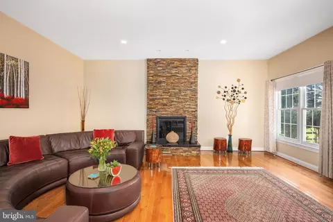 Living - 3 Maplecrest Ct, Potomac, MD 20854 photo 5 of 8