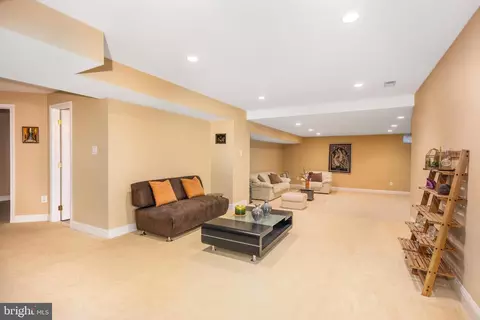 Living - 3 Maplecrest Ct, Potomac, MD 20854 photo 6 of 8