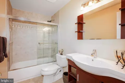 Bath - 3 Maplecrest Ct, Potomac, MD 20854 photo 6 of 6