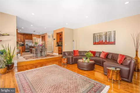 Living - 3 Maplecrest Ct, Potomac, MD 20854 photo 4 of 8