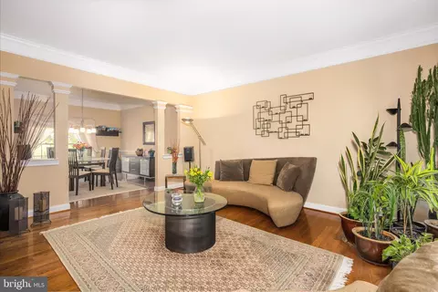 Living - 3 Maplecrest Ct, Potomac, MD 20854 photo 2 of 8