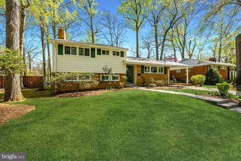 5808 Rossmore Dr, Bethesda, MD 20814
