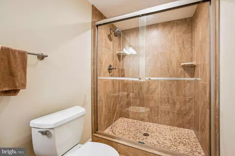 Bath - 1151 Kersey Rd, Silver Spring, MD 20902 photo 3 of 3