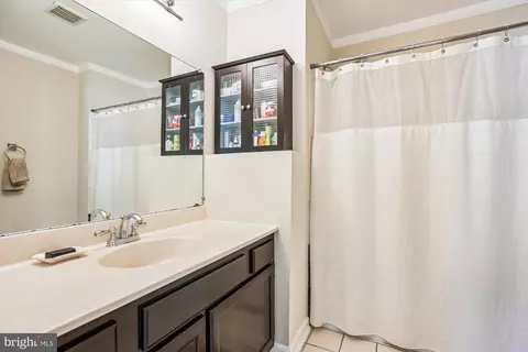 Bath - 1151 Kersey Rd, Silver Spring, MD 20902 photo 2 of 3
