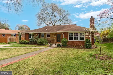 9207 Summit Rd, Silver Spring, MD 20910