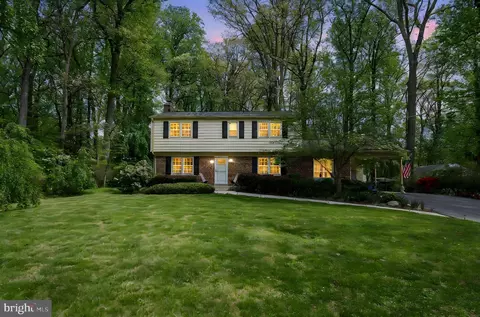 18801 Woodway, Rockville, MD 20855