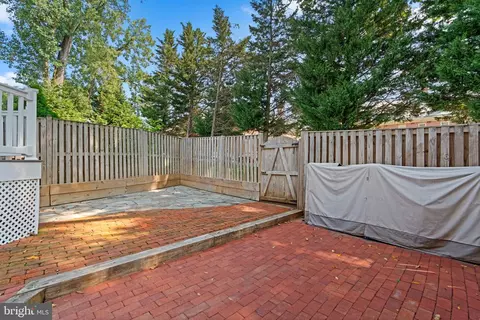 Exterior - 1000 Windrush Ln #18, Sandy Spring, MD 20860 photo 4 of 7