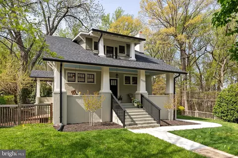7520 Carroll Ave, Takoma Park, MD 20912