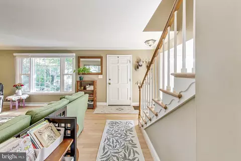 Entry Way - 12 Hutton St, Gaithersburg, MD 20877 photo 2 of 3