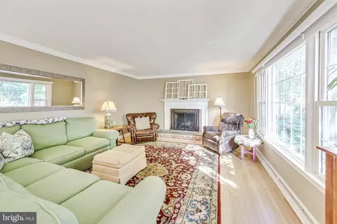 Living - 12 Hutton St, Gaithersburg, MD 20877 photo 1 of 2
