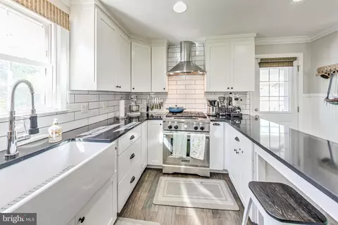 Kitchen - 12 Hutton St, Gaithersburg, MD 20877 photo 2 of 3