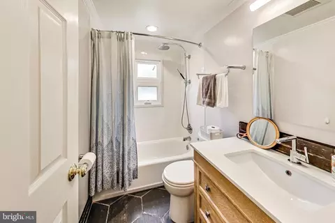 Bath - 12 Hutton St, Gaithersburg, MD 20877 photo 5 of 6