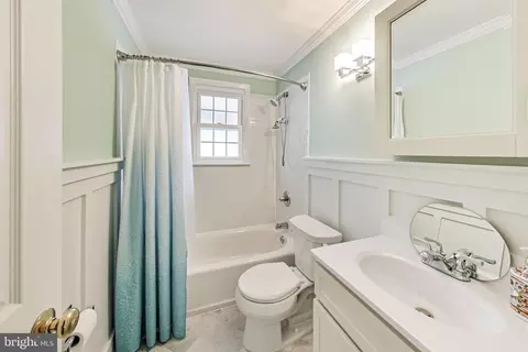 Bath - 12 Hutton St, Gaithersburg, MD 20877 photo 2 of 6