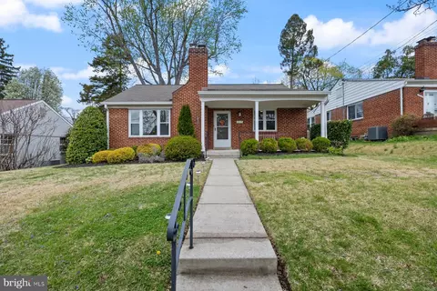 5015 Cushing Dr, Kensington, MD 20895