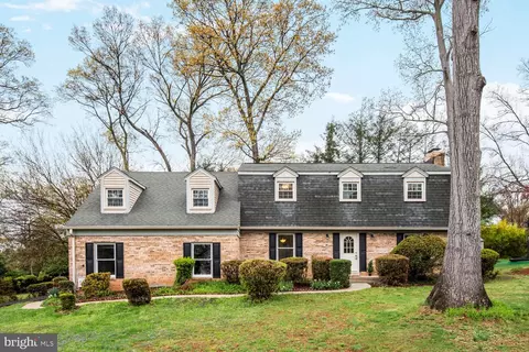 2 Rolling Knoll Ct, Gaithersburg, MD 20877