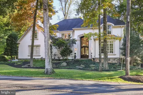7016 Bradley Blvd, Bethesda, MD 20817