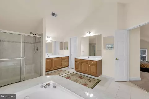 Bath - 13610 Montvale Dr, Silver Spring, MD 20904 photo 2 of 4