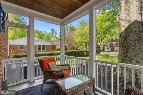 Exterior - 10406 Brookmoor Dr, Silver Spring, MD 20901 photo 4 of 9