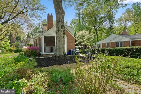 Exterior - 10406 Brookmoor Dr, Silver Spring, MD 20901 photo 5 of 9