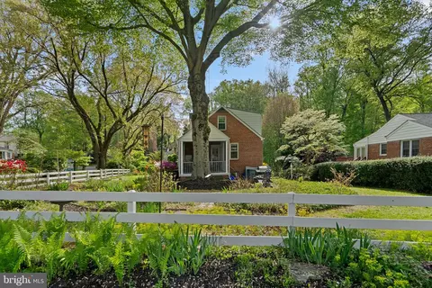 Exterior - 10406 Brookmoor Dr, Silver Spring, MD 20901 photo 7 of 9