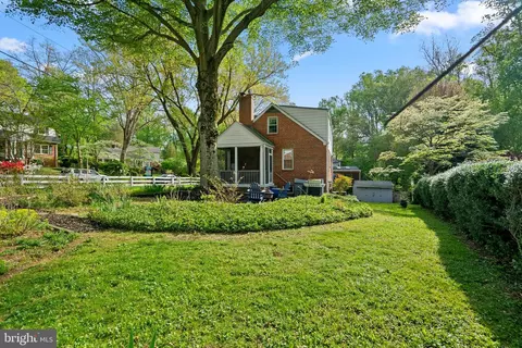 Exterior - 10406 Brookmoor Dr, Silver Spring, MD 20901 photo 6 of 9
