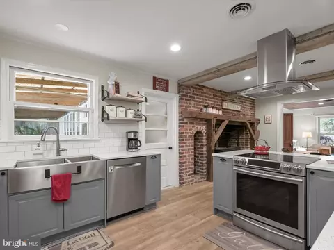 Kitchen - 17712 Longdraft Rd, Gaithersburg, MD 20878 photo 4 of 6