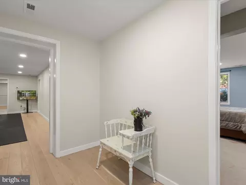 Entry Way - 17712 Longdraft Rd, Gaithersburg, MD 20878 photo 6 of 6
