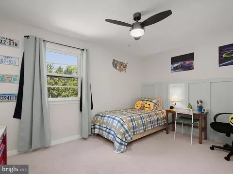 Bedroom - 17712 Longdraft Rd, Gaithersburg, MD 20878 photo 3 of 11