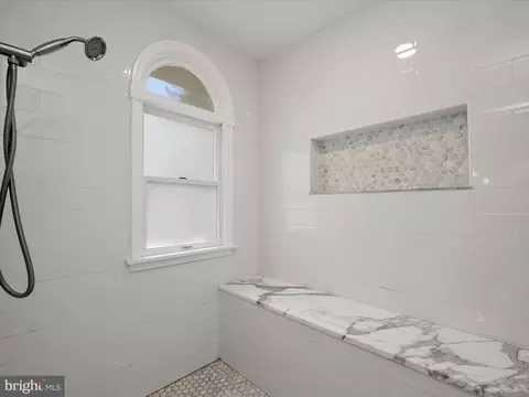 Bath - 17712 Longdraft Rd, Gaithersburg, MD 20878 photo 5 of 8